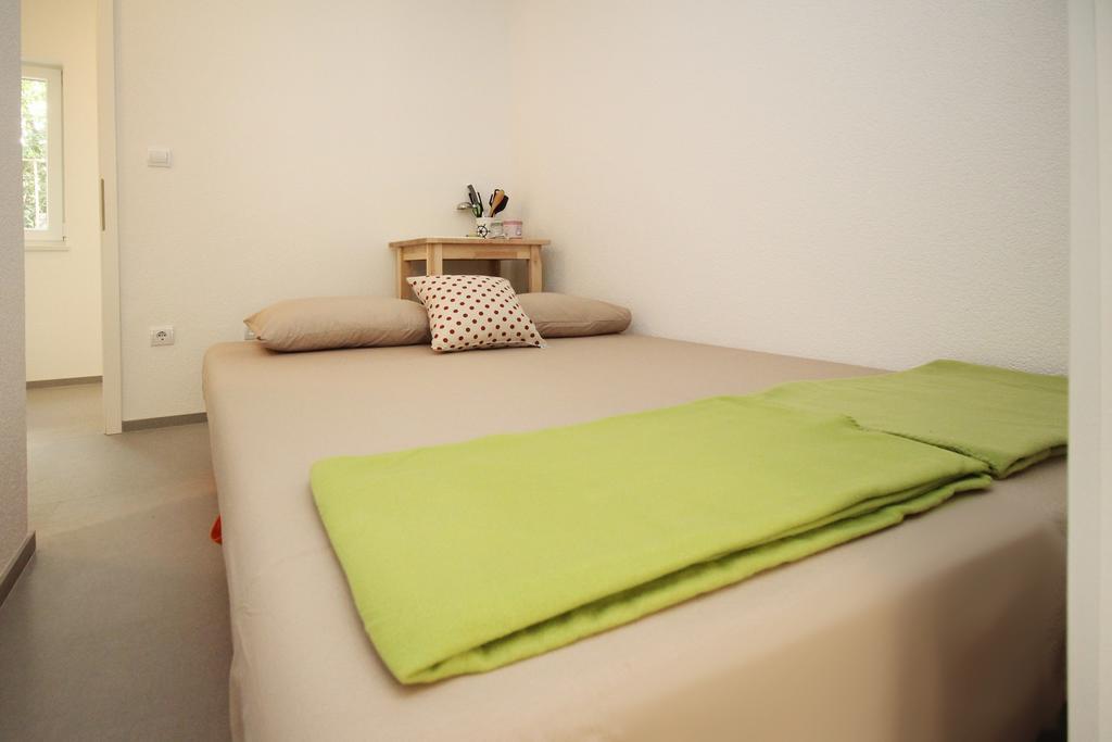 Stanicicke Apartments Baska Voda Luaran gambar