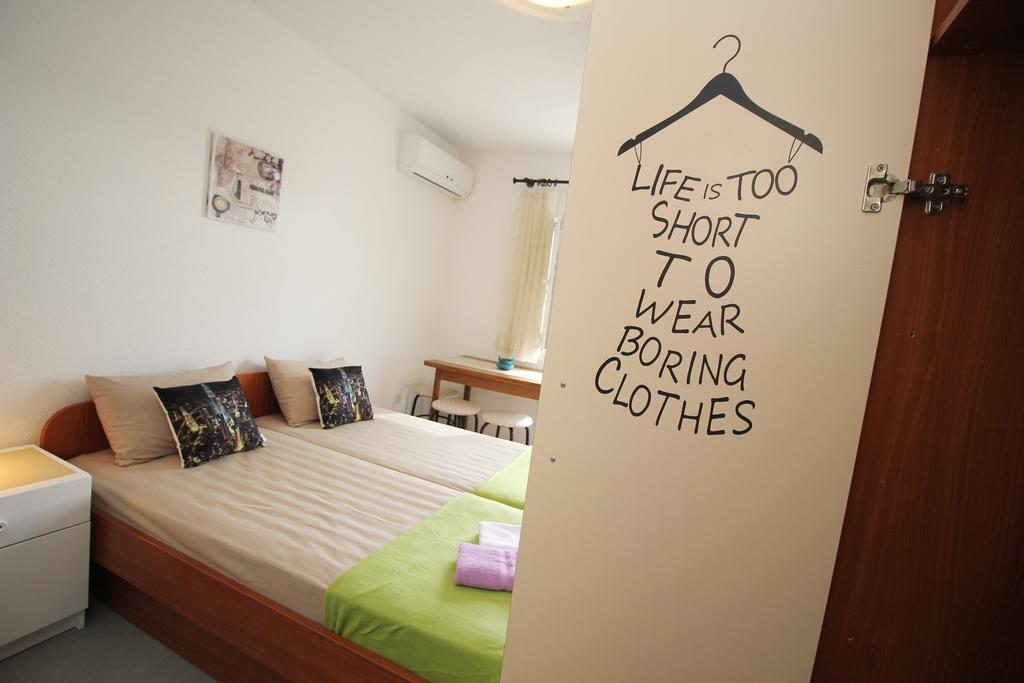 Stanicicke Apartments Baska Voda Luaran gambar