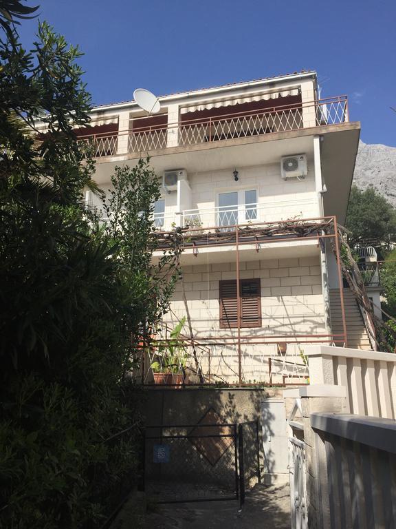Stanicicke Apartments Baska Voda Luaran gambar
