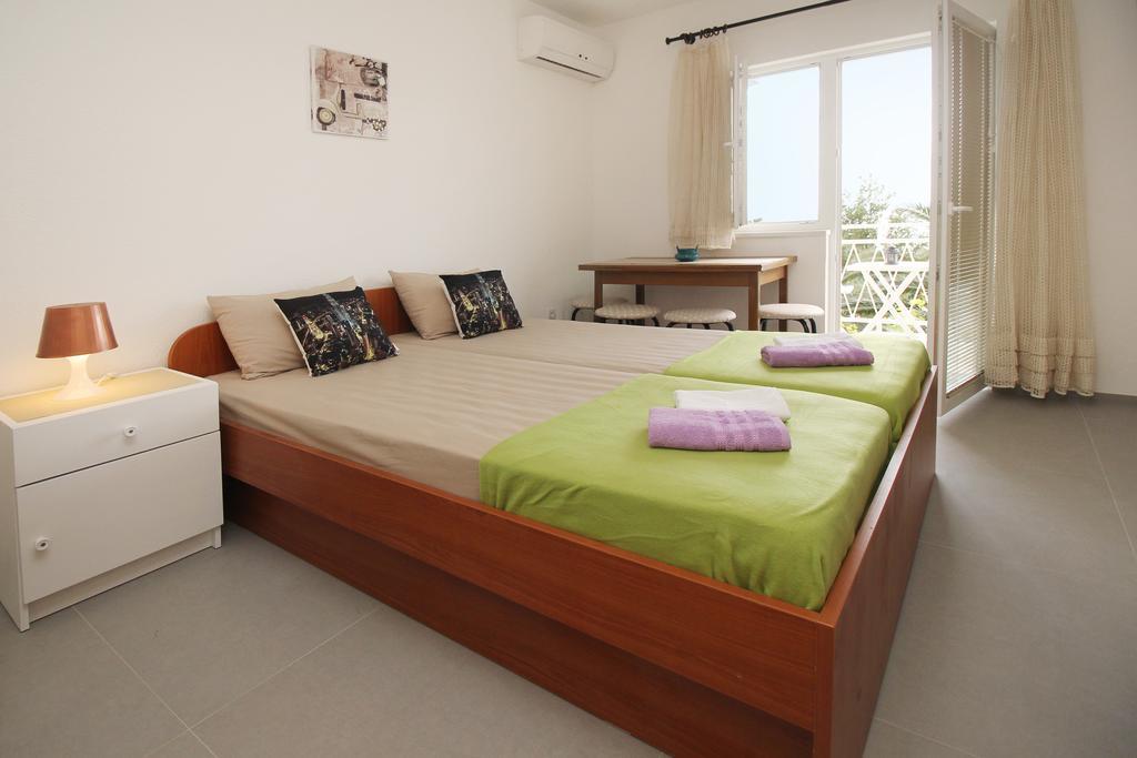 Stanicicke Apartments Baska Voda Luaran gambar